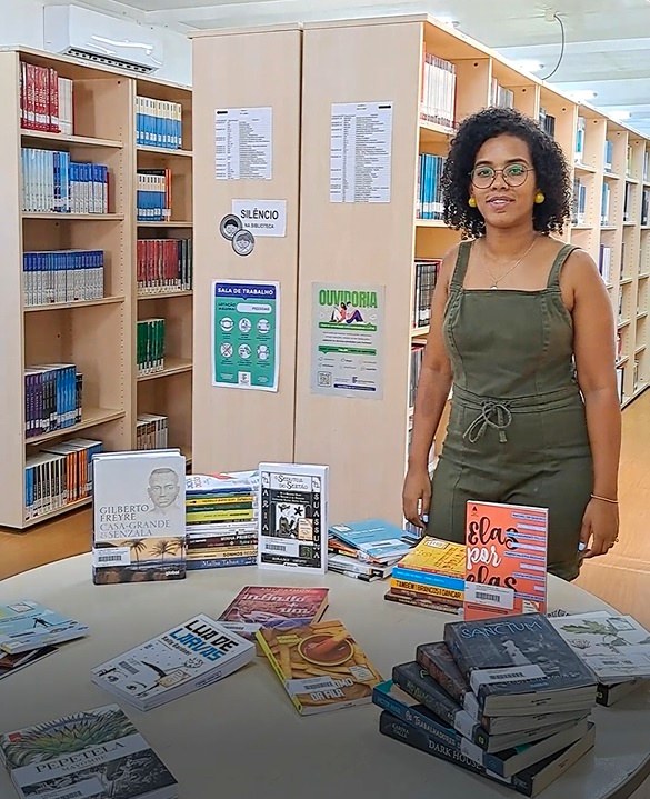 Biblioteca_Empréstimo de Férias_profa de Literatura Débora Braga