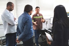 Servidores do Campus Ouro Branco realizam visita na Hindalco Brasil