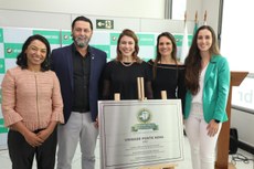 Na foto, da esquerda para a direita: Defensora pública Cássia Augusta Alves Amaral, Diretor do IFMG Luciano Espiridiao, Defensoras públicas Maria Antonieta Rigueira Leal Gurgel, Fernanda de Sousa Saraiva e Raquel Fernanda Tenório Seco.