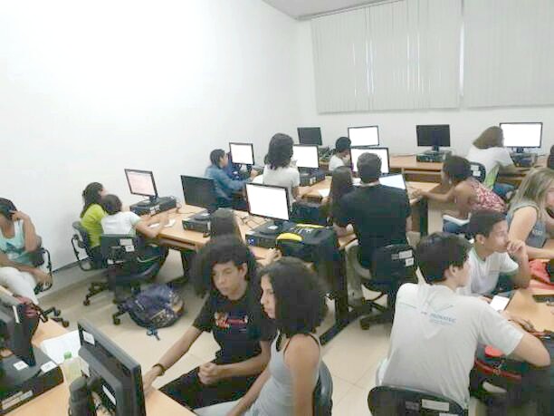 Estudantes participando da Olimpíada do Futuro.jpg