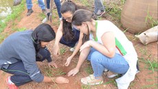 Estudantes durante atividade na Semana de Meio Ambiente do Campus Governador Valadares