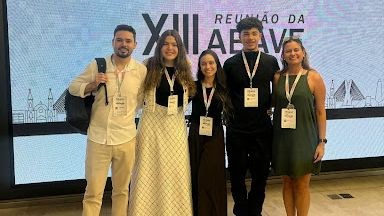 Estudantes acompanhados dos orientadores Denilson Junio Marques Soares e Daniele Pires Magalhães