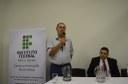 O ex-diretor da unidade, Paulo Castanheira, durante discurso. Ao lado, o ex-prefeito municipal Guto  Malta.