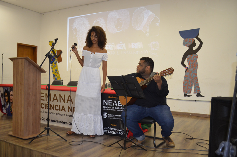 Apresentação Érica Timóteo na Semana da Consciência Negra - IFMG Campus Governador Valadares
