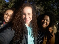 Da esquerda para a direita : Sara Oliveira, que estuda no Centro Universitário Newton Paiva e duas alunas do IFMG: Lorena Costa, do Campus Sta Luzia e Ríssia Zacarias, do Campus Ouro Branco.