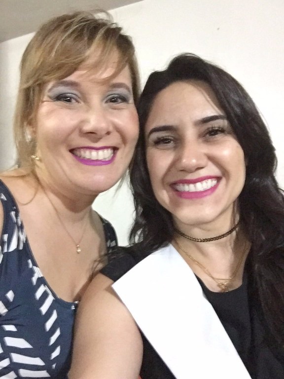 Professoras Aline e Michelle, paraninfas dos cursos de Administração e TPG, respectivamente..jpg